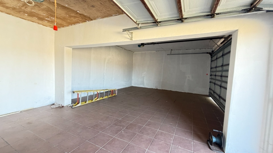 5 Bedroom Property for Sale in Grimbeeck Park North West
